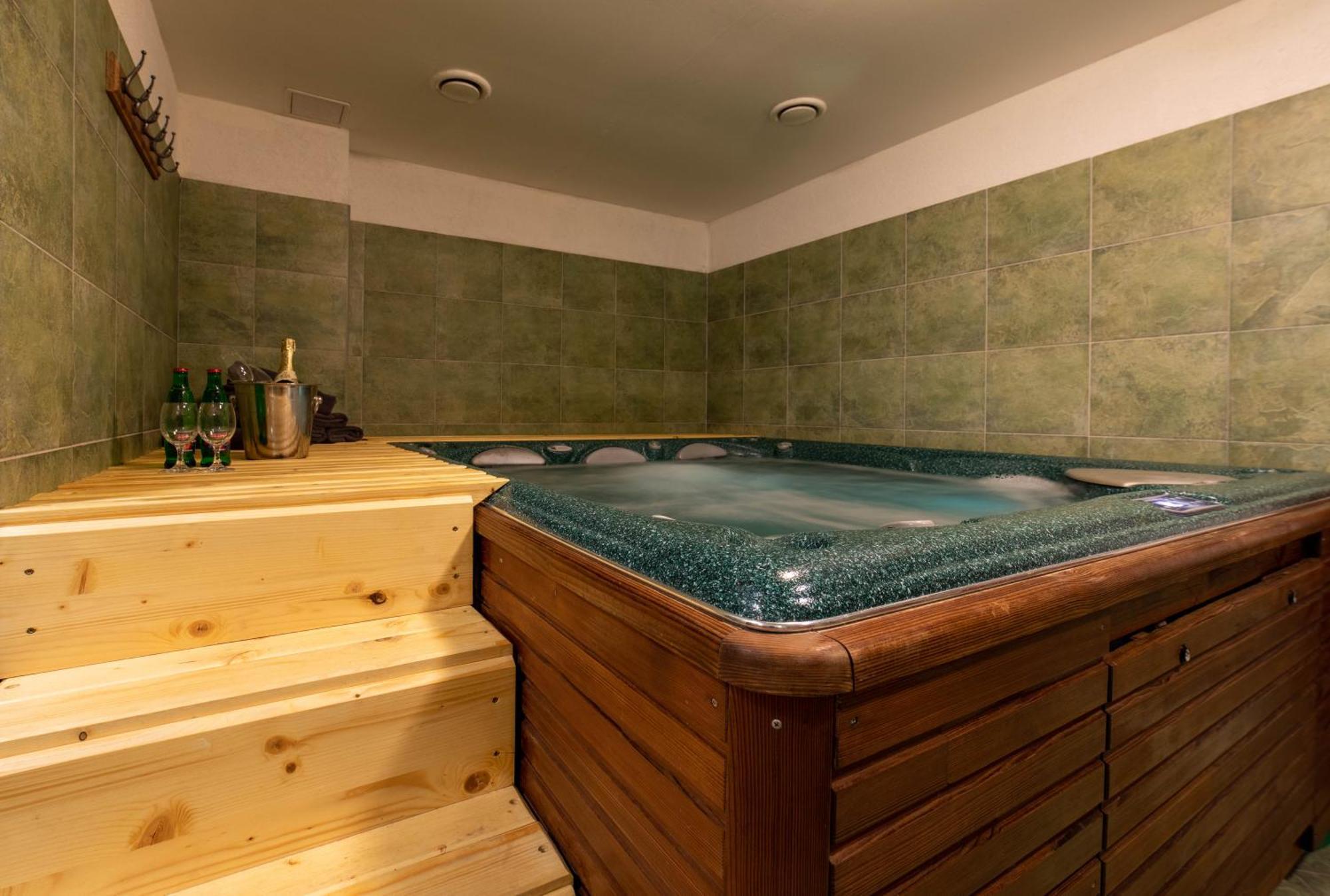 Hotel Liptov Holiday *** Liptovsky Trnovec Luaran gambar
