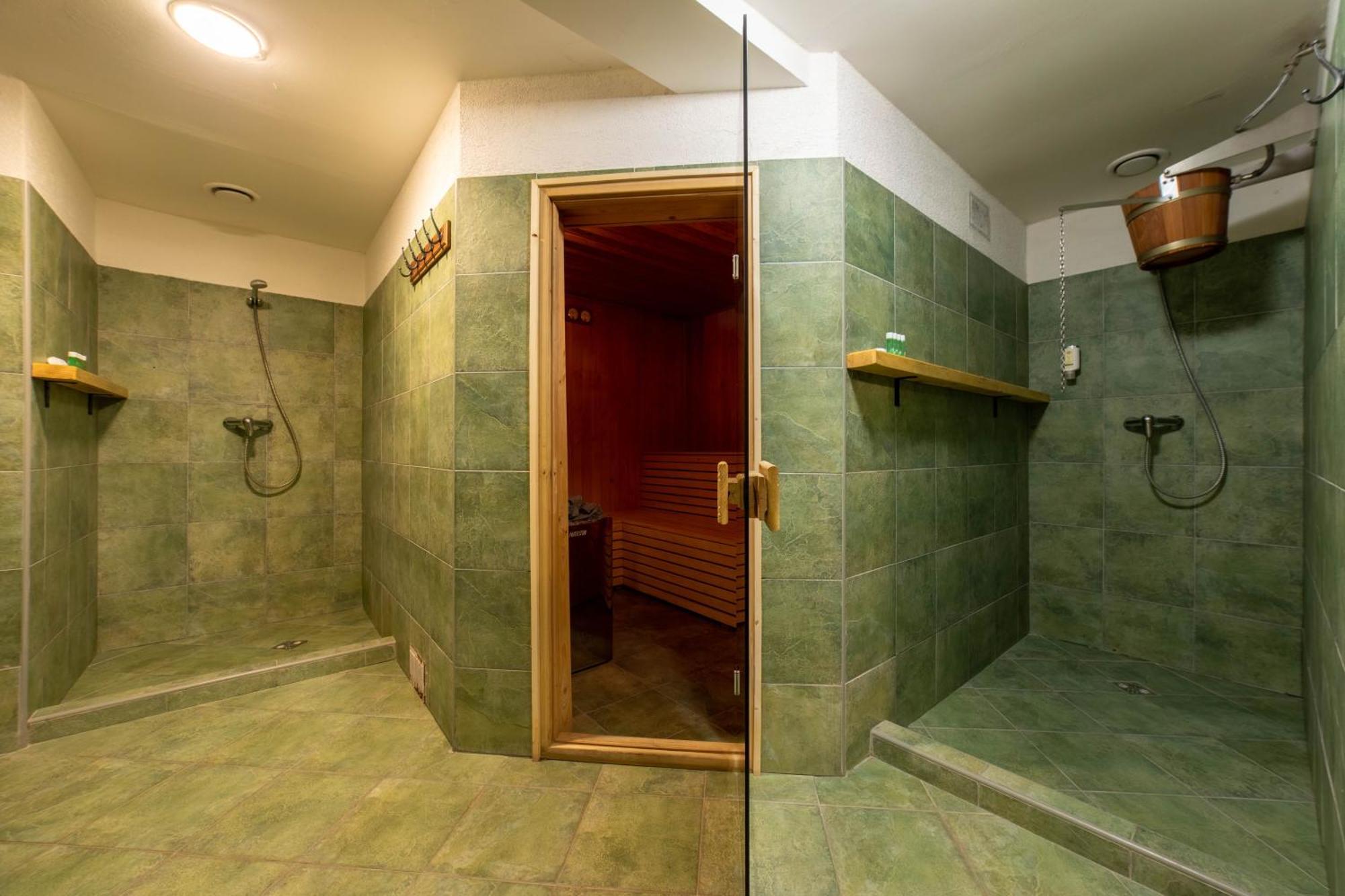 Hotel Liptov Holiday *** Liptovsky Trnovec Luaran gambar