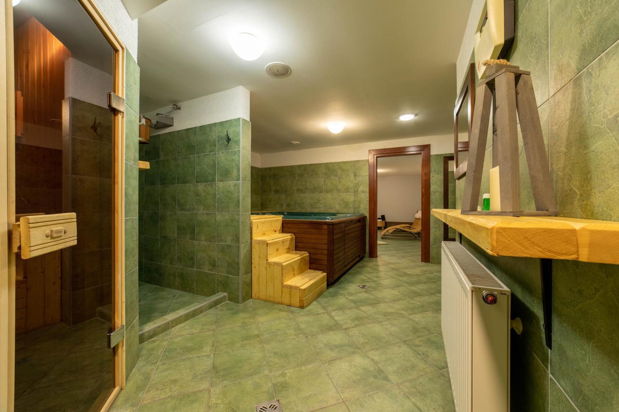 Hotel Liptov Holiday *** Liptovsky Trnovec Luaran gambar
